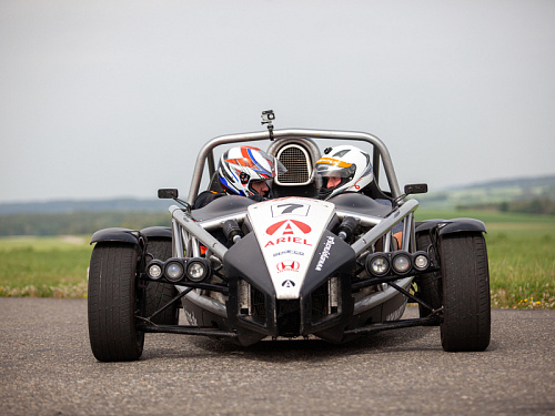 Jízda na okruhu v Ariel Atom