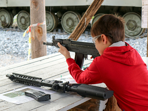 Sportovní střelba na střelnici pro děti