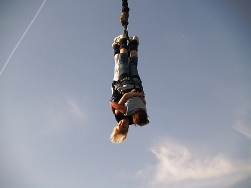 Bungee jumping až 110 metrů z jeřábu