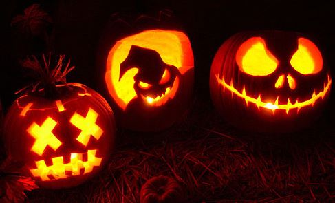 zdroj: http://www.smash.com/30-amazing-halloween-pumpkin-carvings-kill-house/